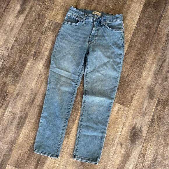 Madewell High-Rise The Perfect Vintage Straight Leg Jean - Alderton Wash - Picture 11 of 16